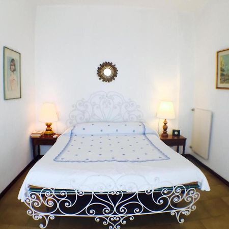 Riviera Mare Apartment Вараце Екстериор снимка