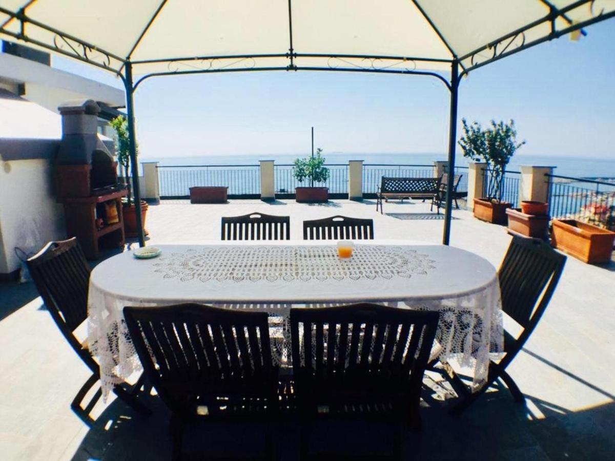 Riviera Mare Apartment Вараце Екстериор снимка