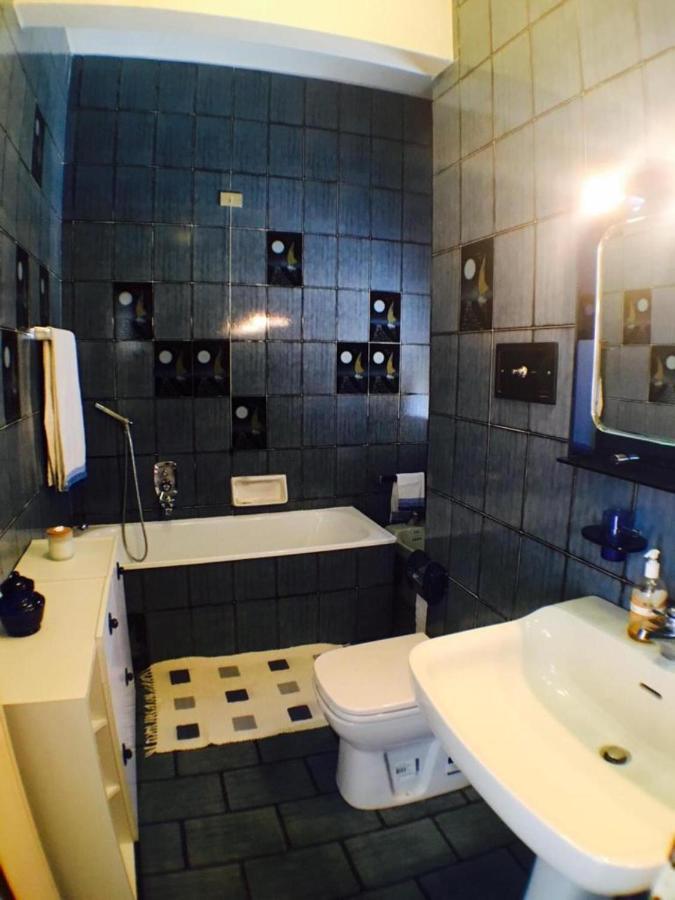 Riviera Mare Apartment Вараце Екстериор снимка